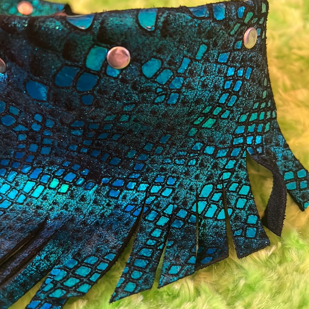 Blue mermaid necklace - Picture 7 of 12